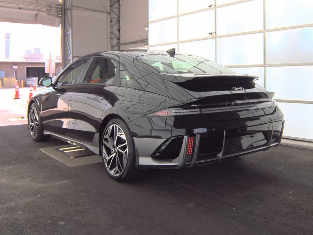 2024 Hyundai IONIQ 6 view 4