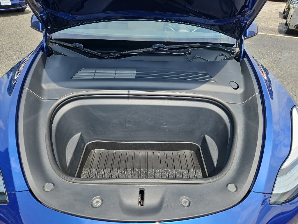 2021 Tesla Model Y view 19