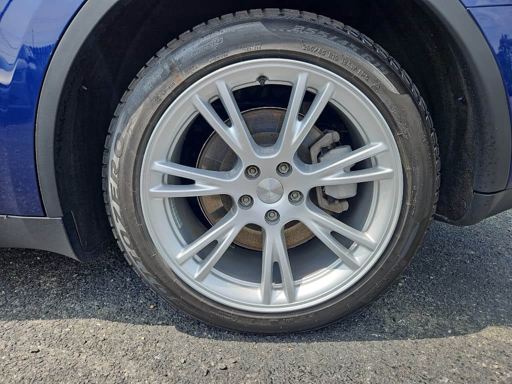 2021 Tesla Model Y view 24