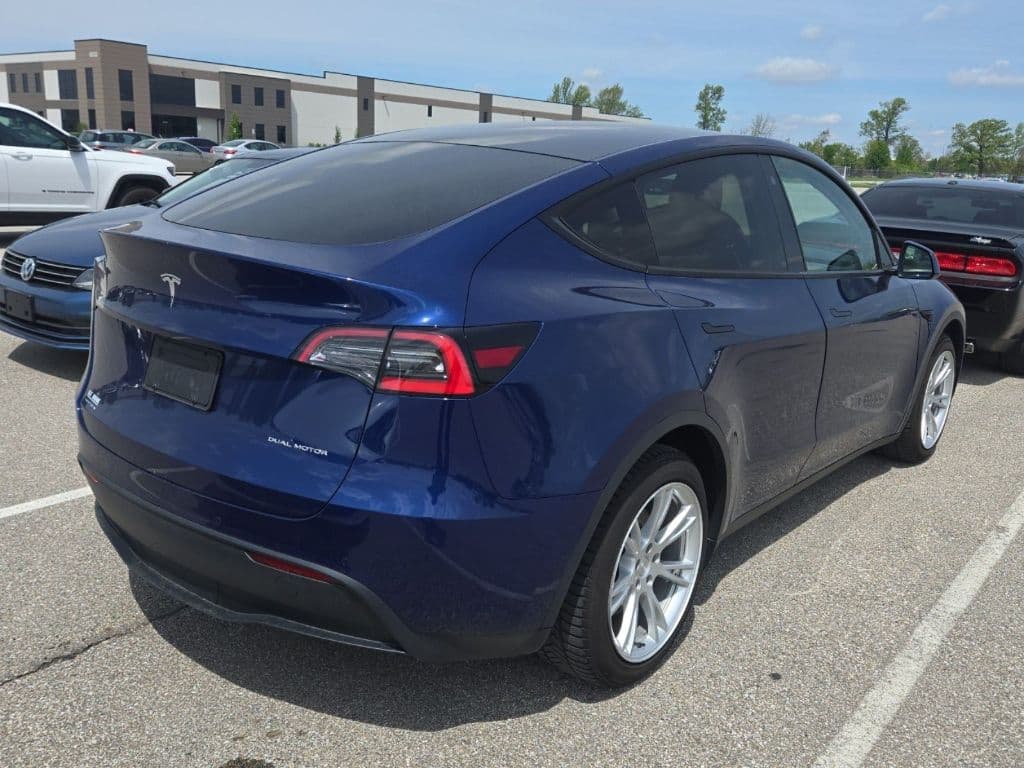 2021 Tesla Model Y view 4