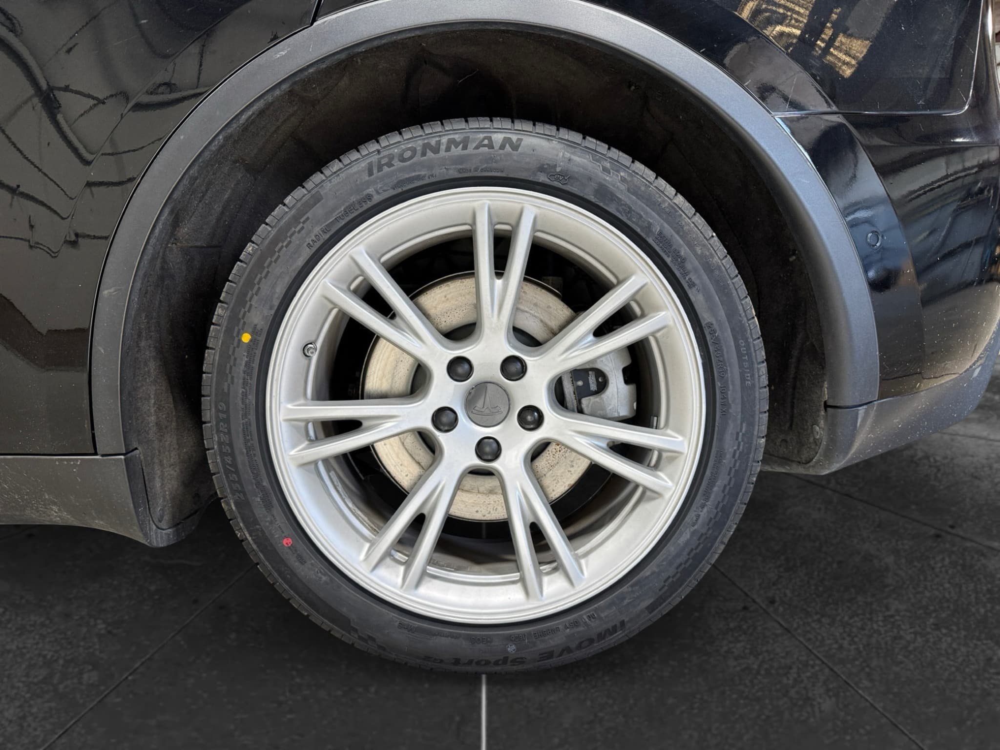 2021 Tesla Model Y view 32