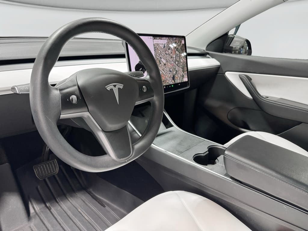 2021 Tesla Model Y view 17