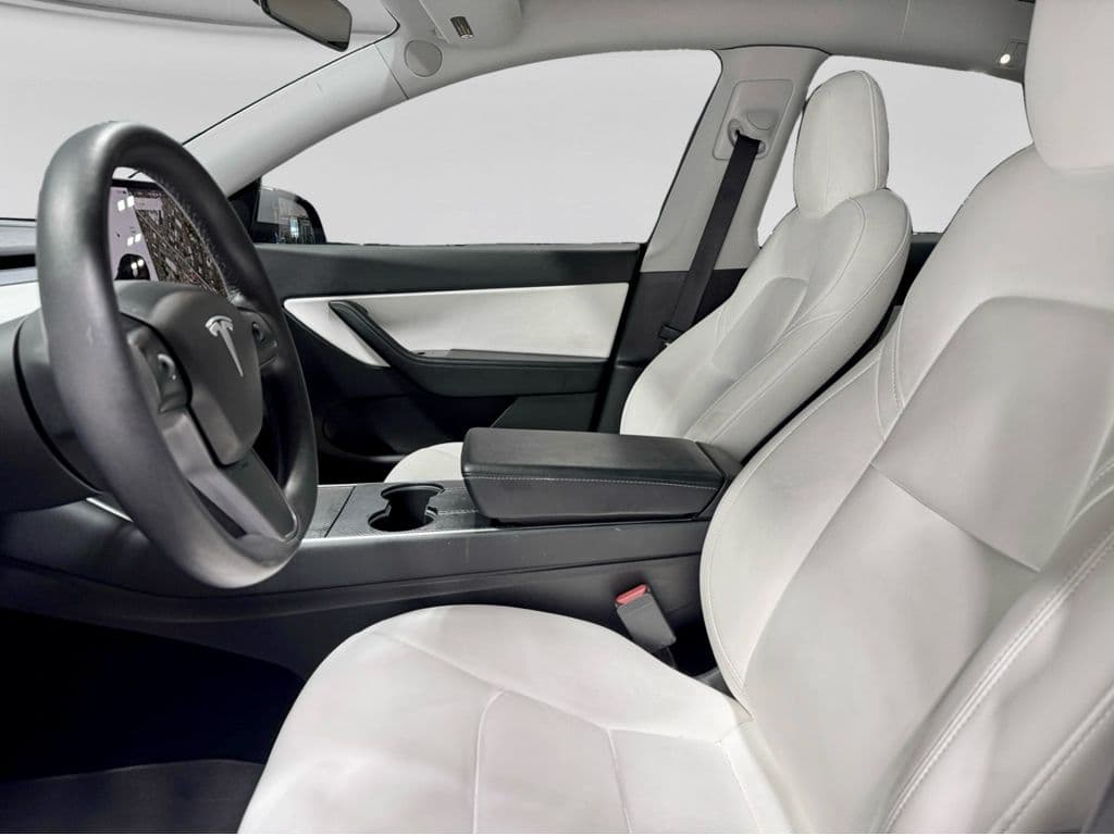 2021 Tesla Model Y view 16