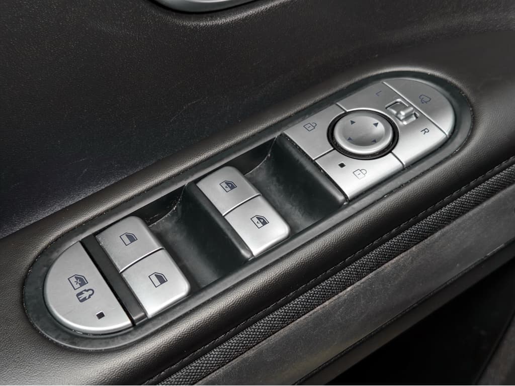 2022 Hyundai IONIQ 5 view 7