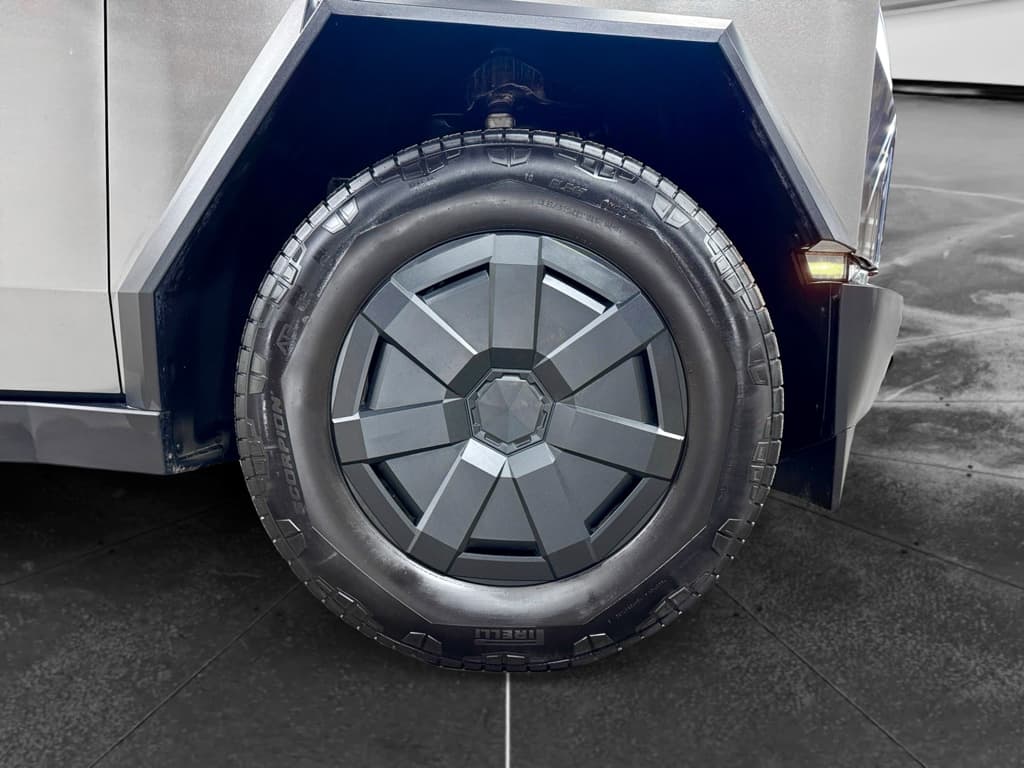 2025 Tesla Cybertruck view 34
