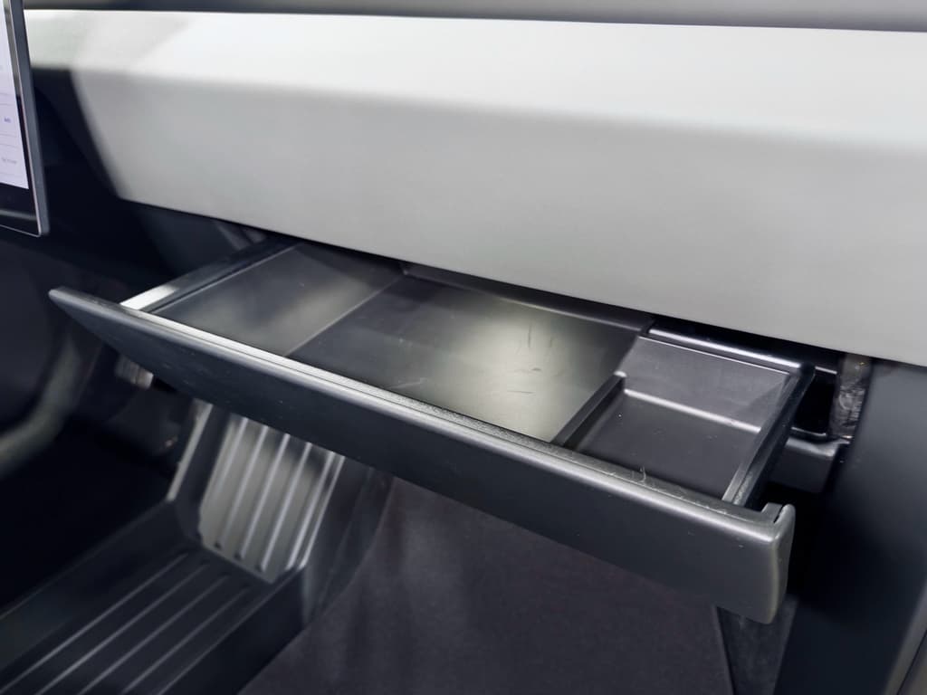 2025 Tesla Cybertruck view 18