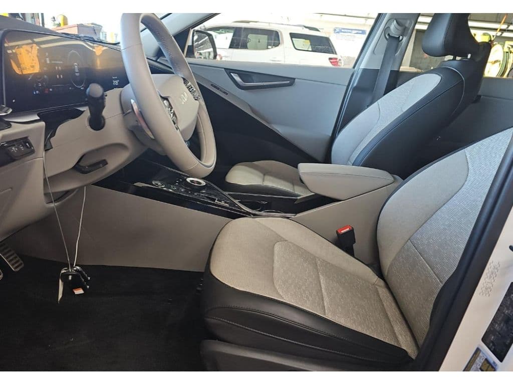 2024 Kia Niro EV view 5