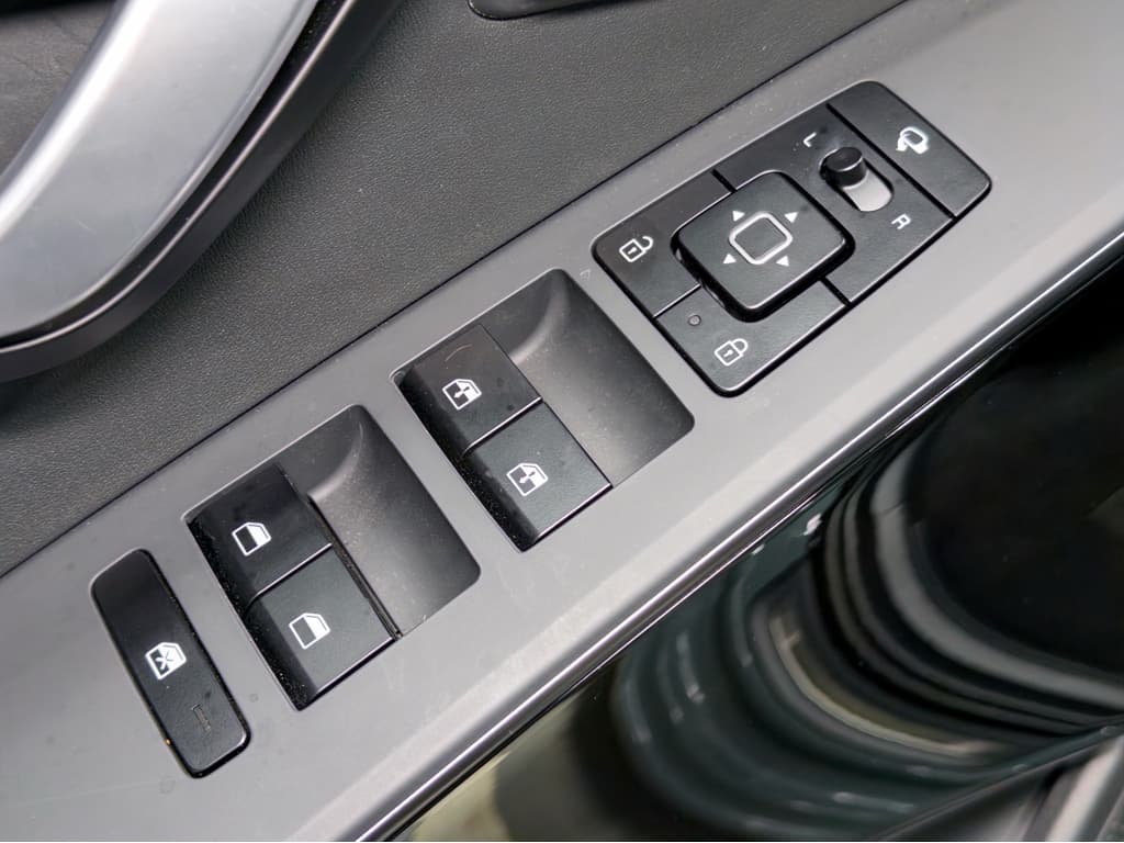 2024 Kia Niro EV view 7