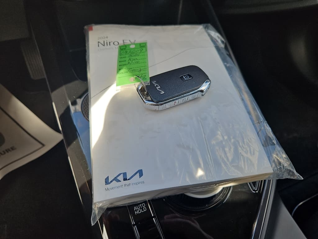 2024 Kia Niro EV view 21