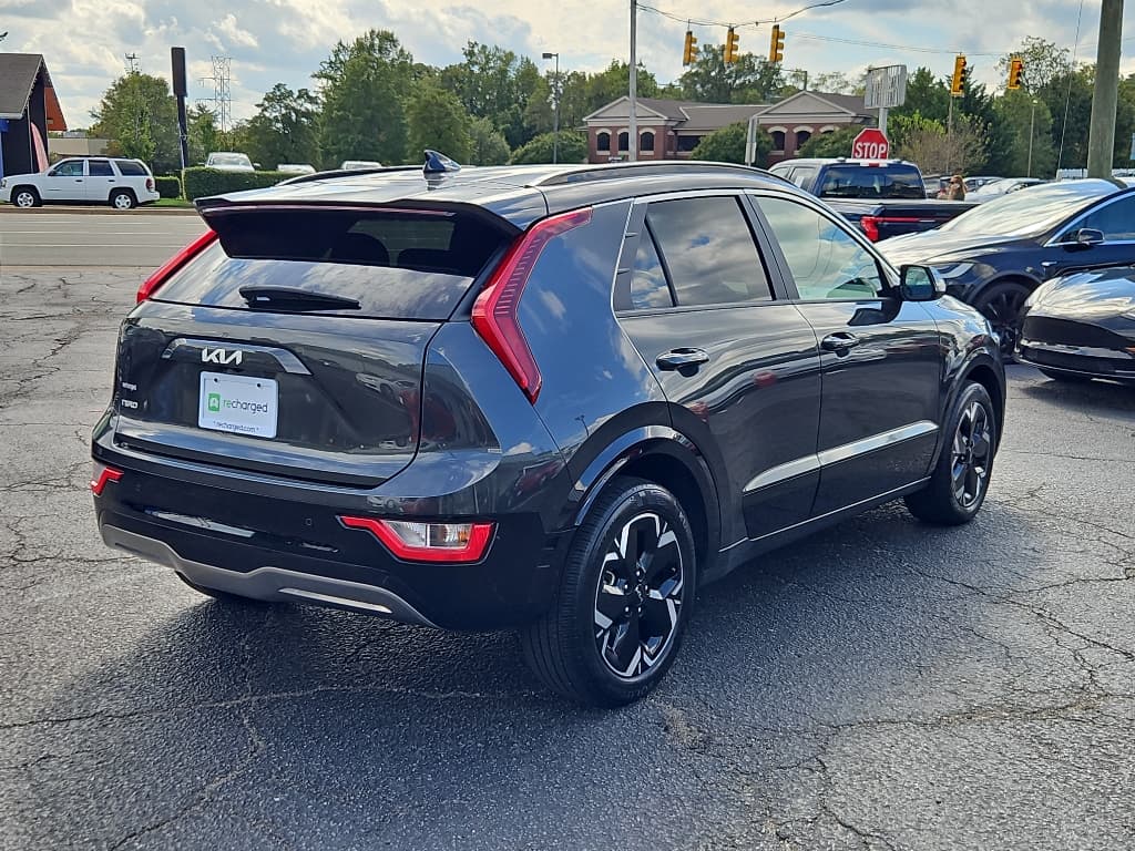 2024 Kia Niro EV view 3