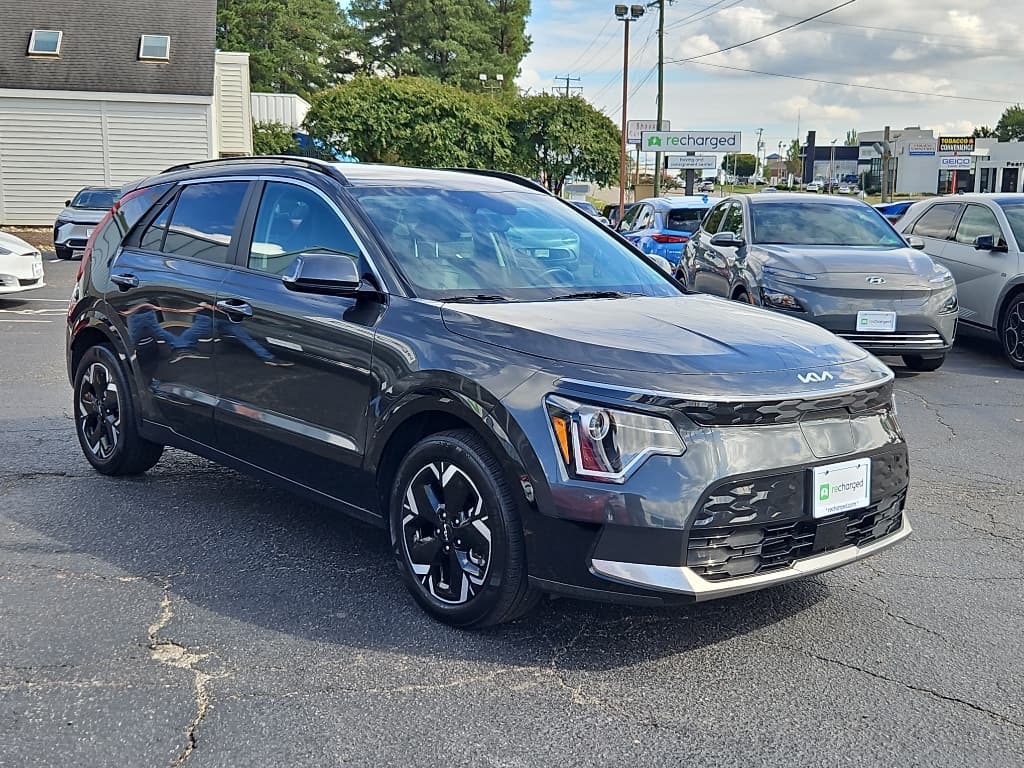 2024 Kia Niro EV view 4