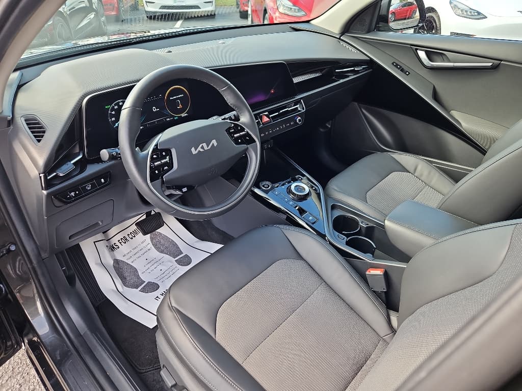 2024 Kia Niro EV view 18
