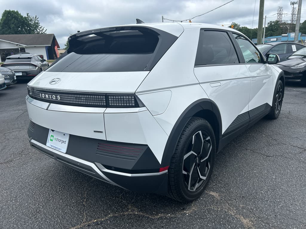 2022 Hyundai IONIQ 5 view 3