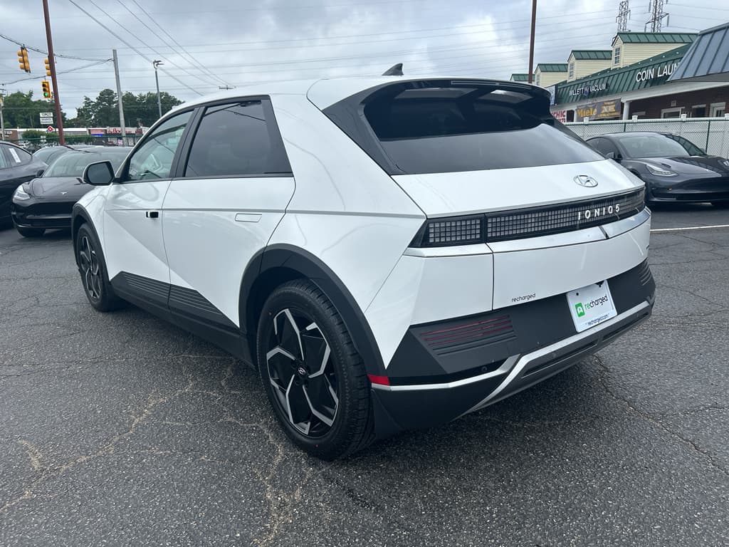 2022 Hyundai IONIQ 5 view 2