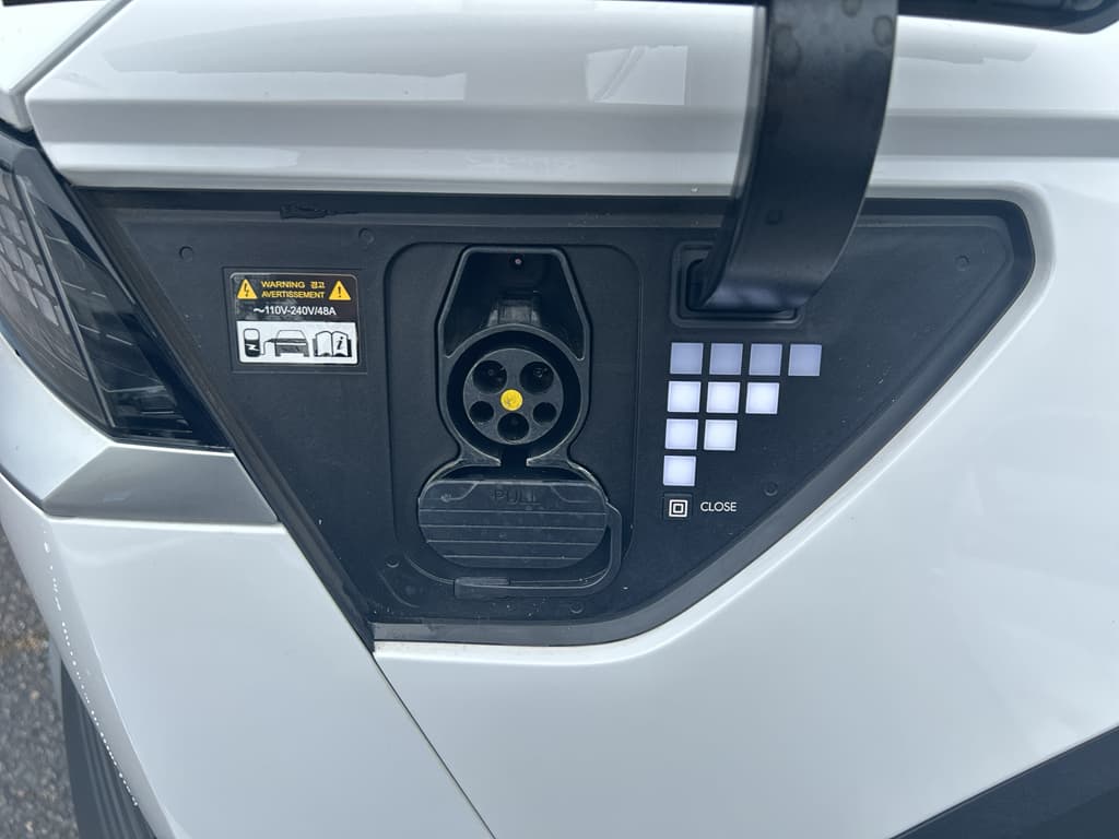 2022 Hyundai IONIQ 5 view 6