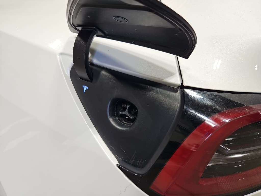 2024 Tesla Model Y view 5