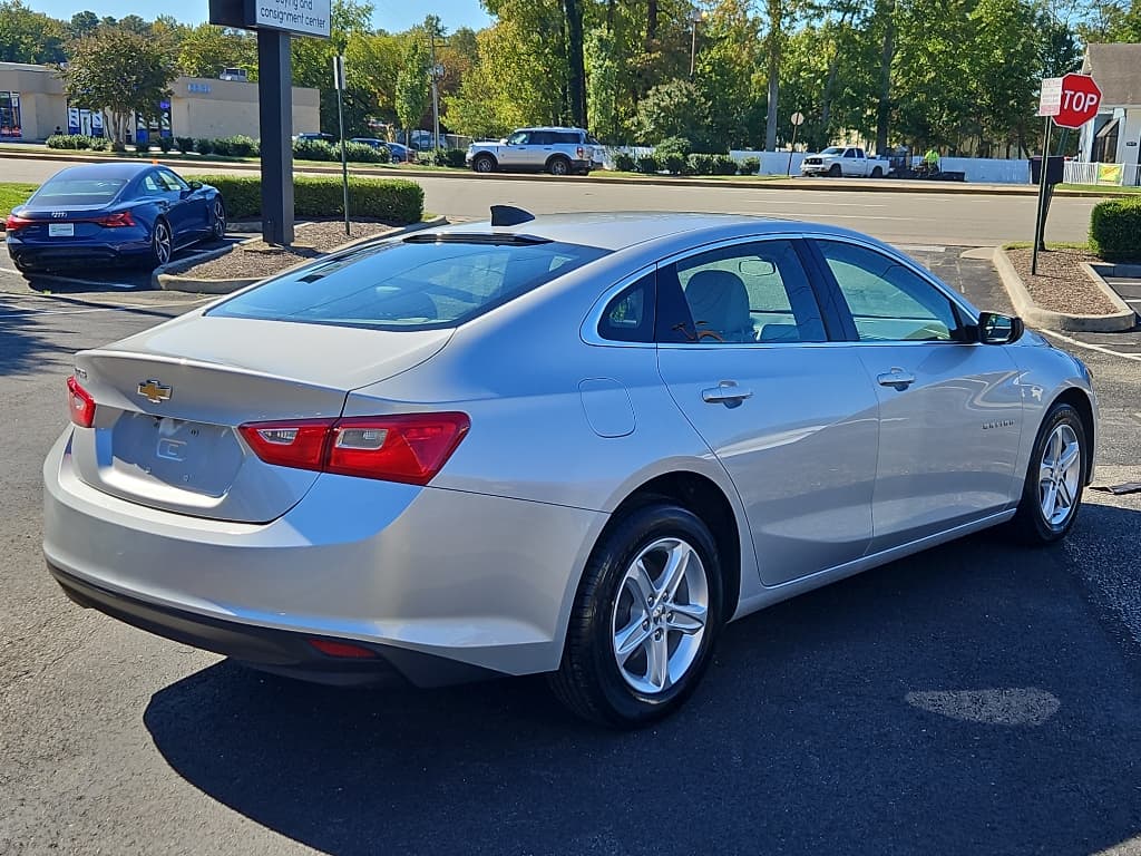 2020 Chevrolet Malibu view 3