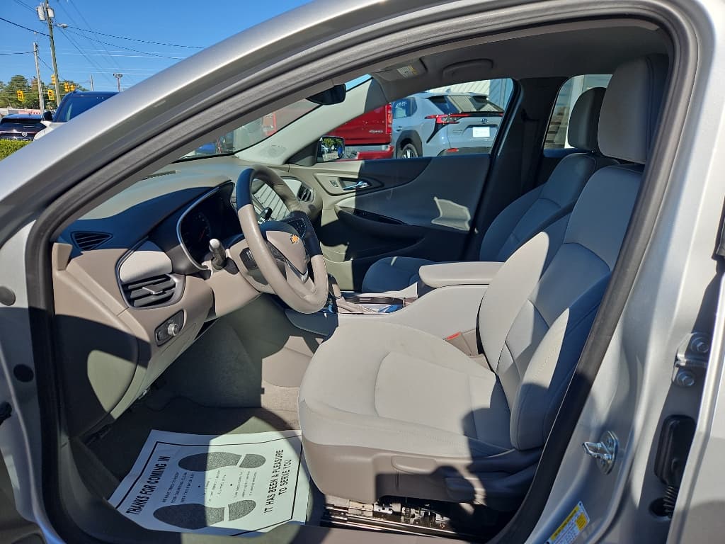 2020 Chevrolet Malibu view 5