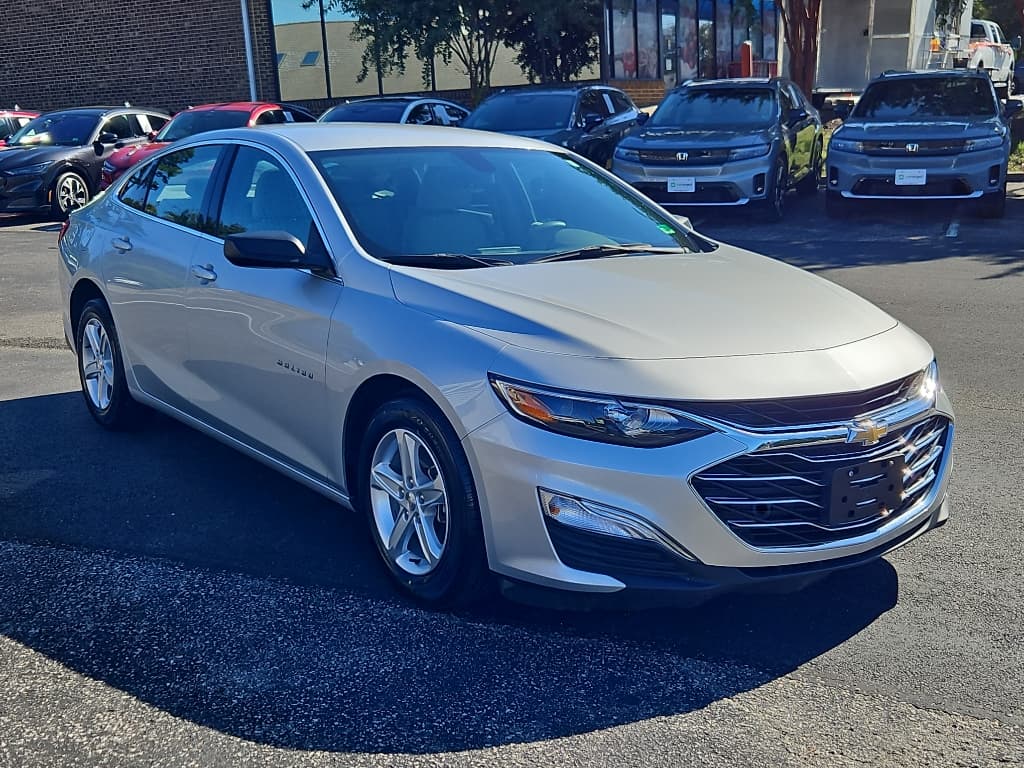 2020 Chevrolet Malibu view 4