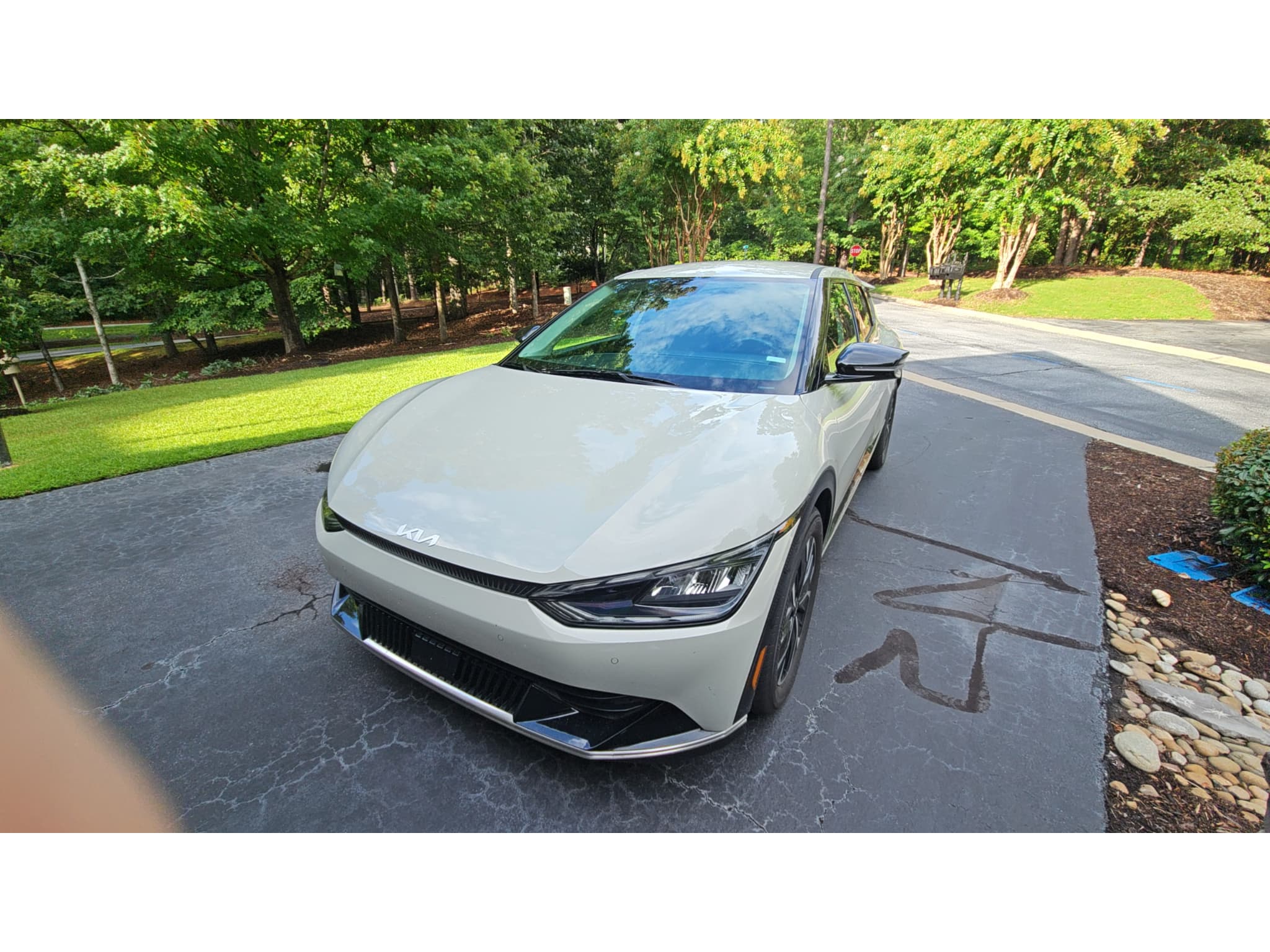 2022 Kia EV6 view 1