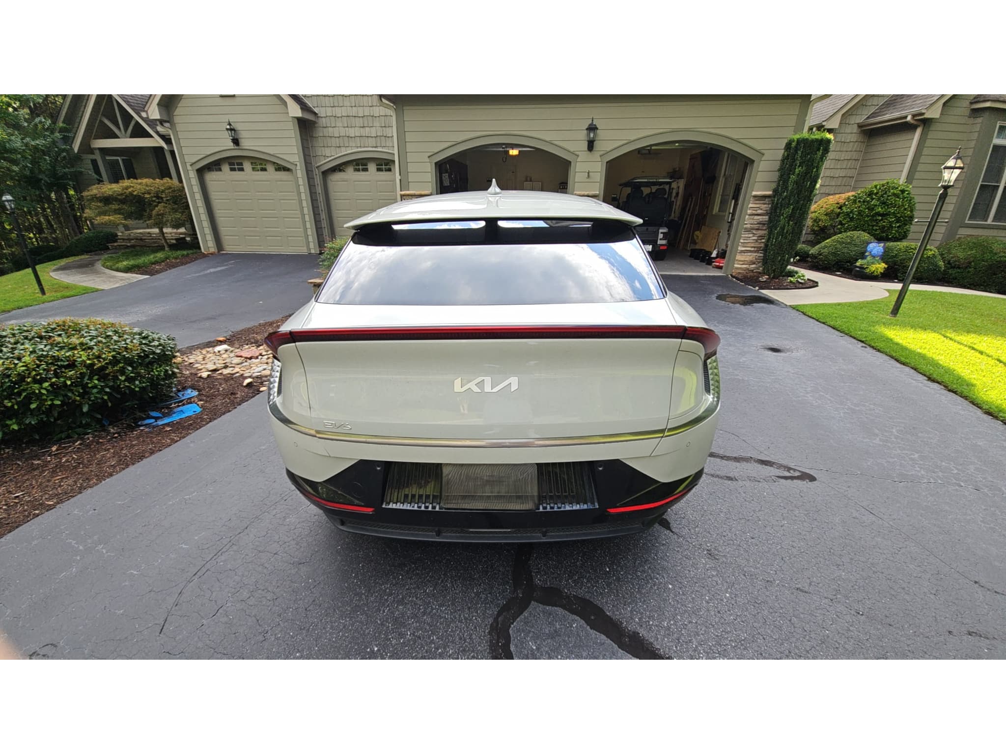 2022 Kia EV6 view 4
