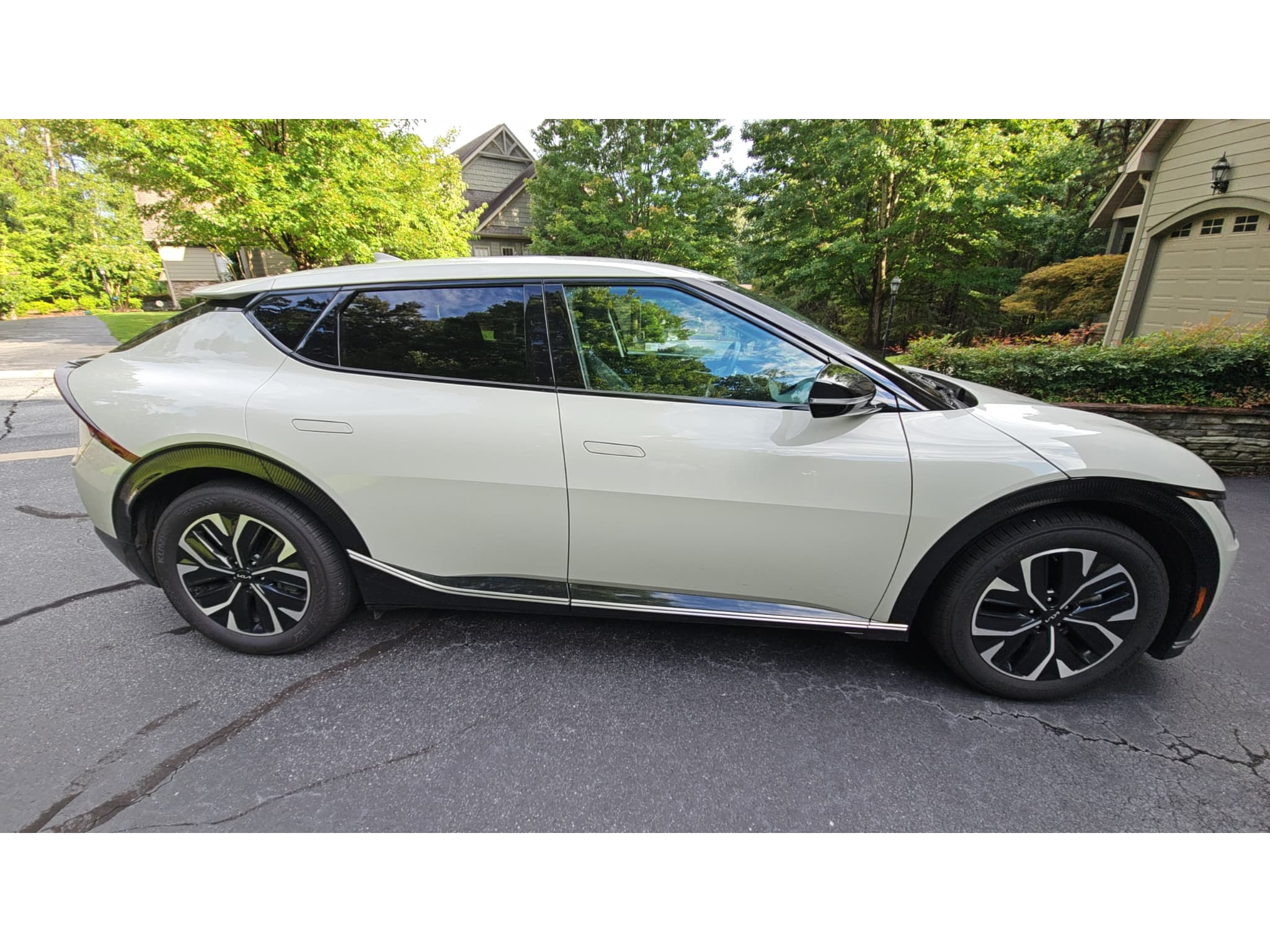 2022 Kia EV6 view 5