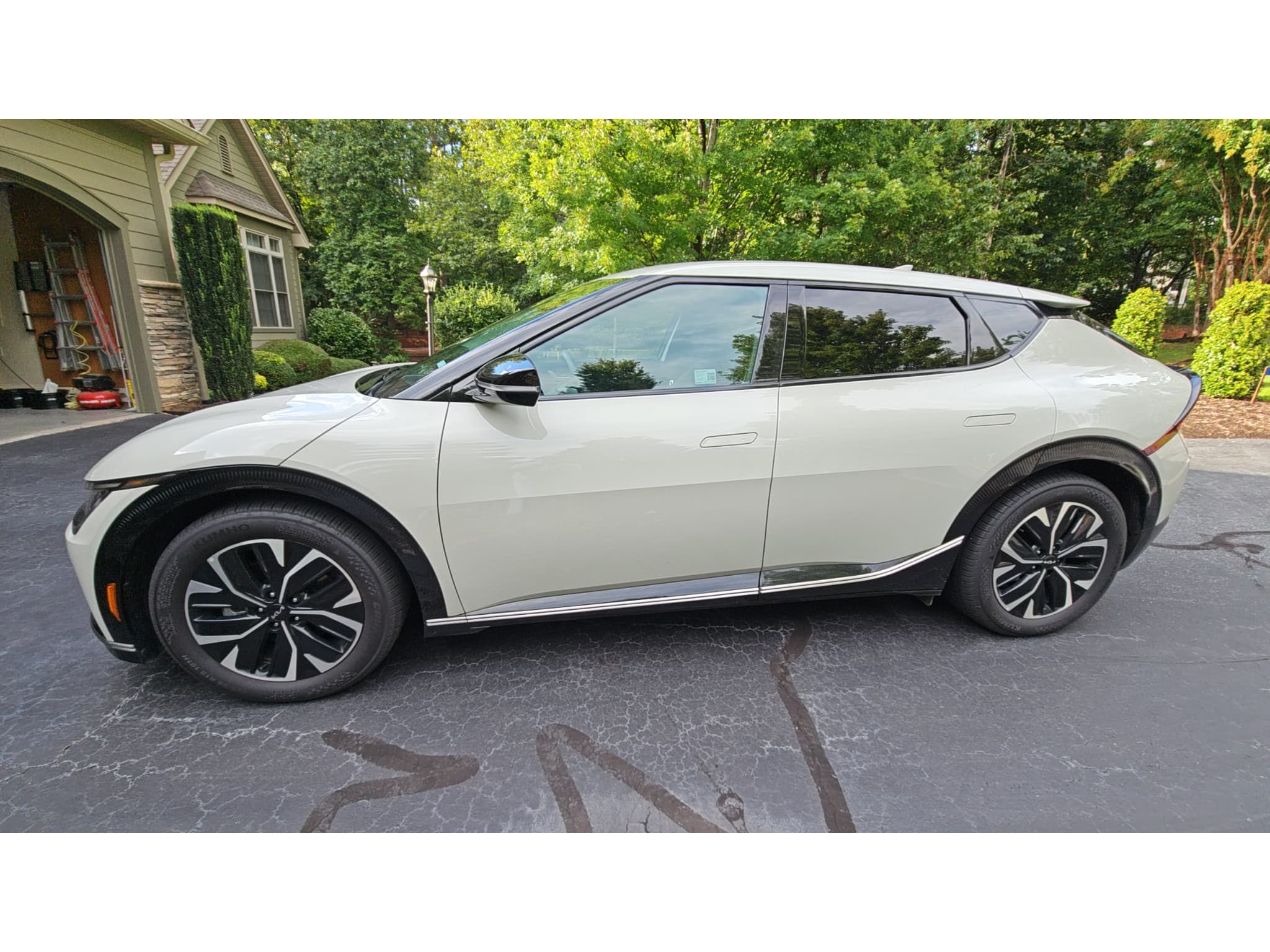 2022 Kia EV6 view 2