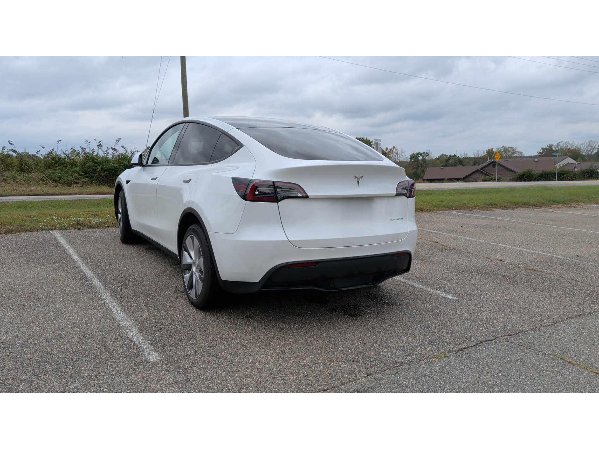 2023 Tesla Model Y view 3