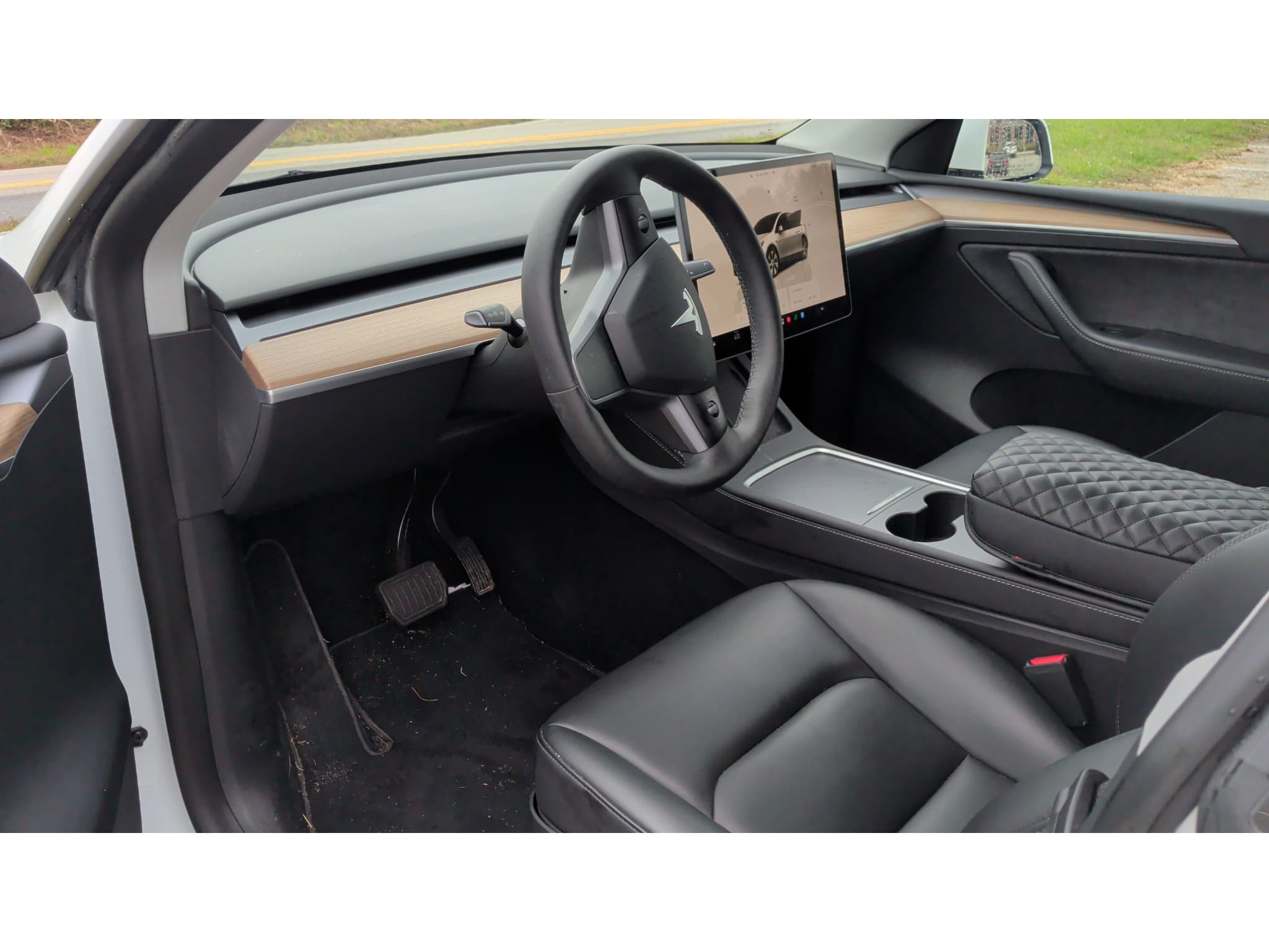 2023 Tesla Model Y view 5