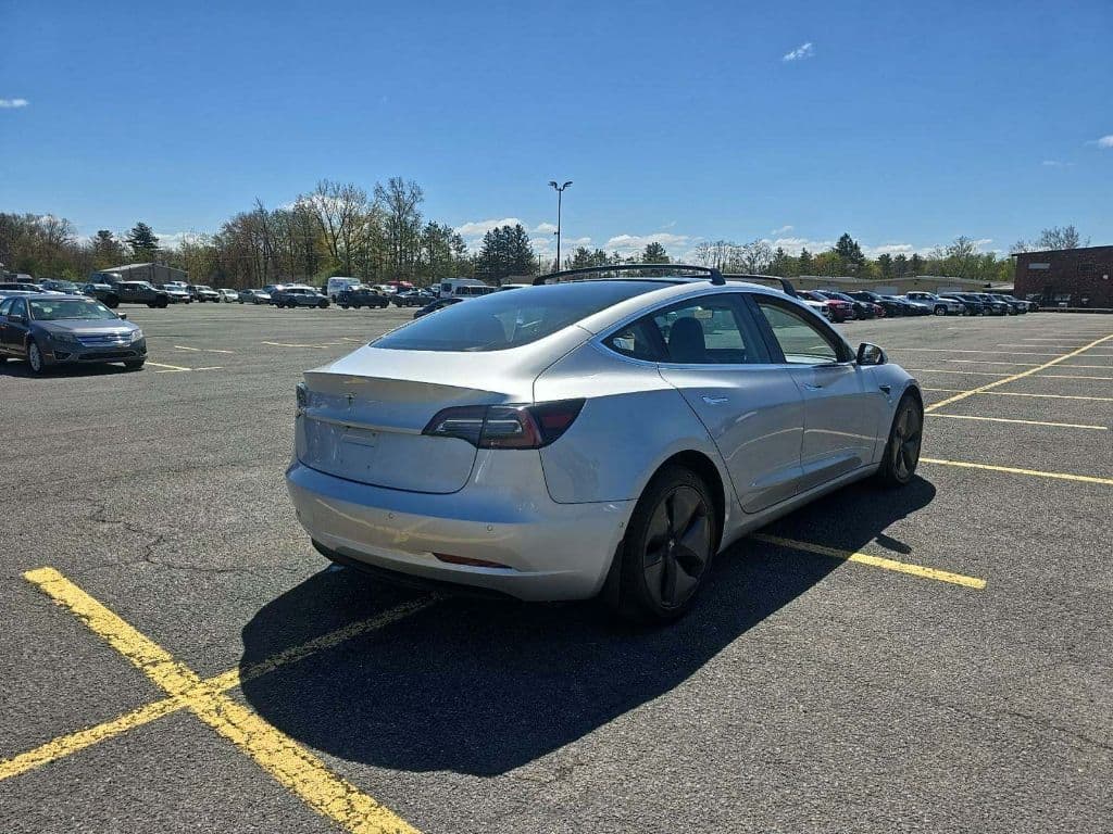 2018 Tesla Model 3 view 3