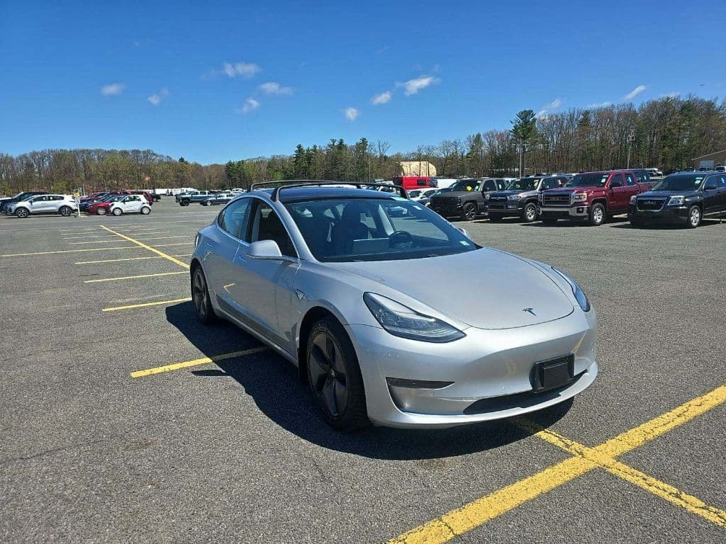 2018 Tesla Model 3 view 4