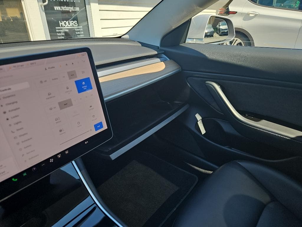 2018 Tesla Model 3 view 15