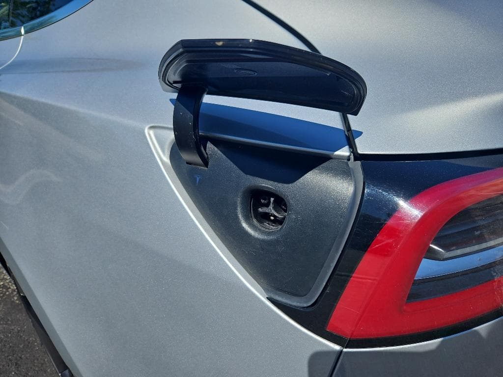 2018 Tesla Model 3 view 5