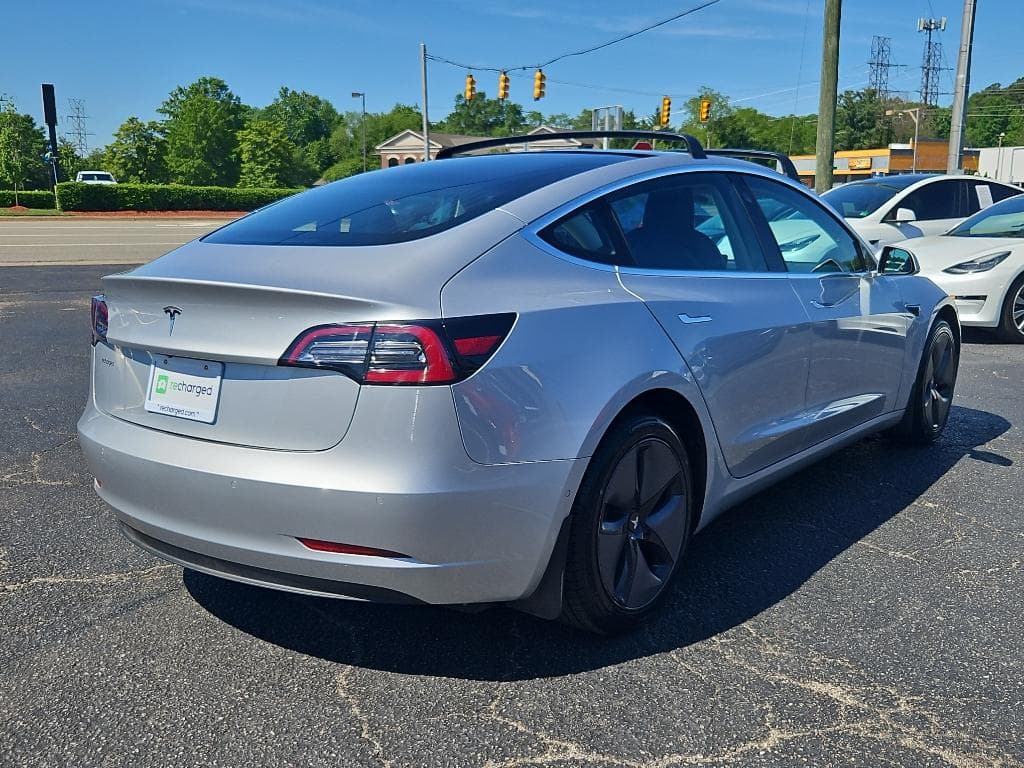 2018 Tesla Model 3 view 3