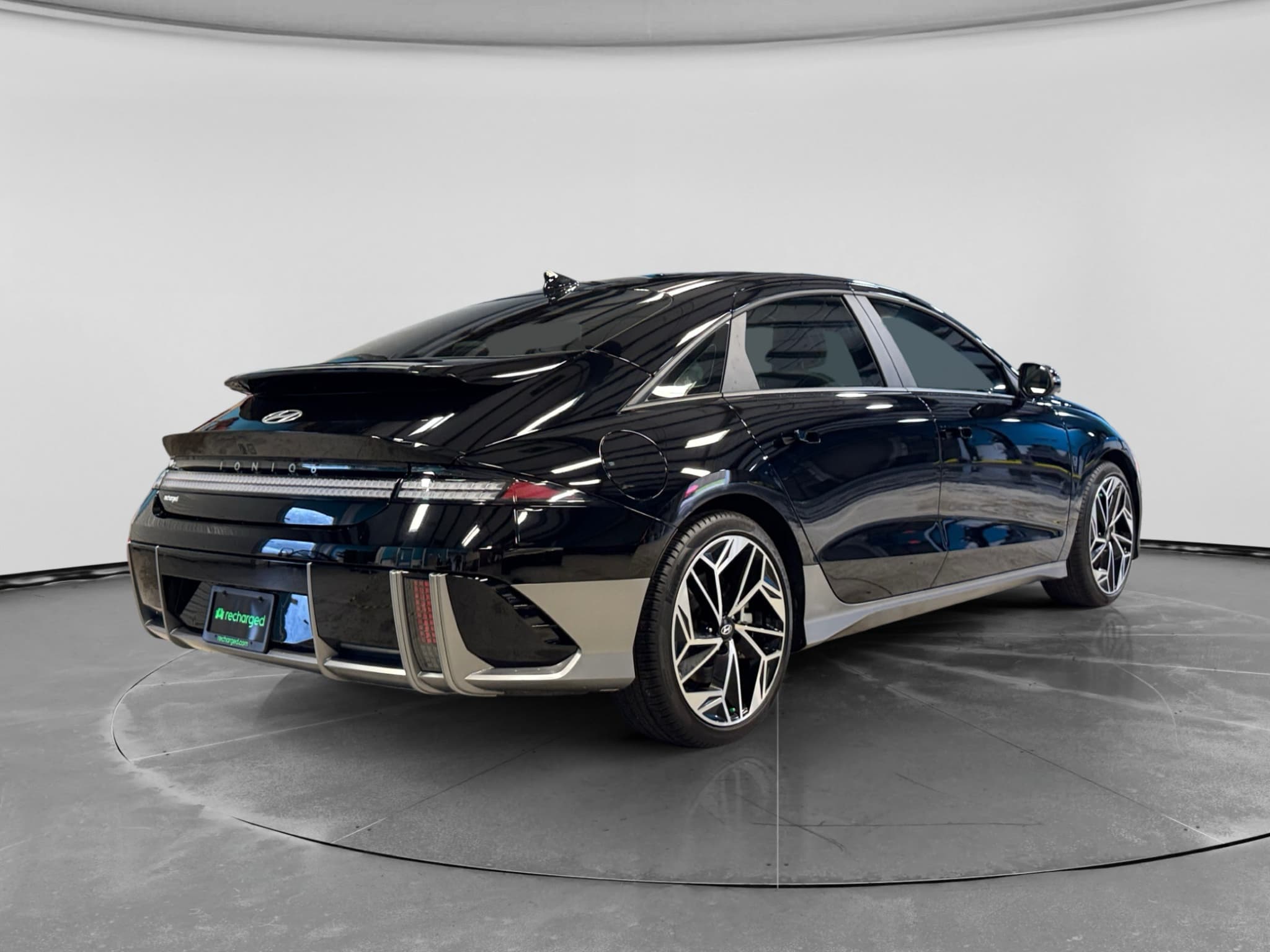 2025 Hyundai IONIQ 6 view 3