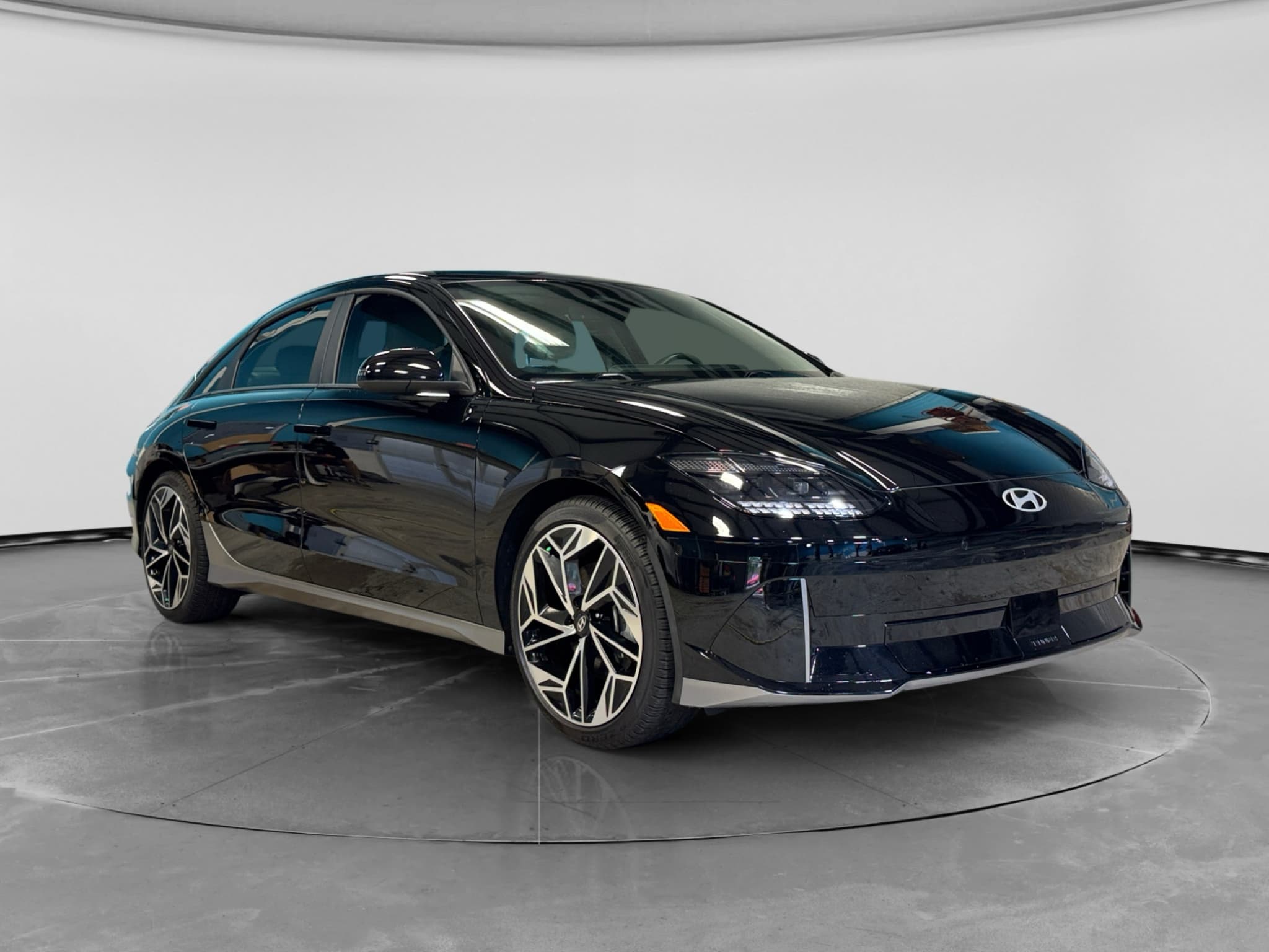 2025 Hyundai IONIQ 6 view 4