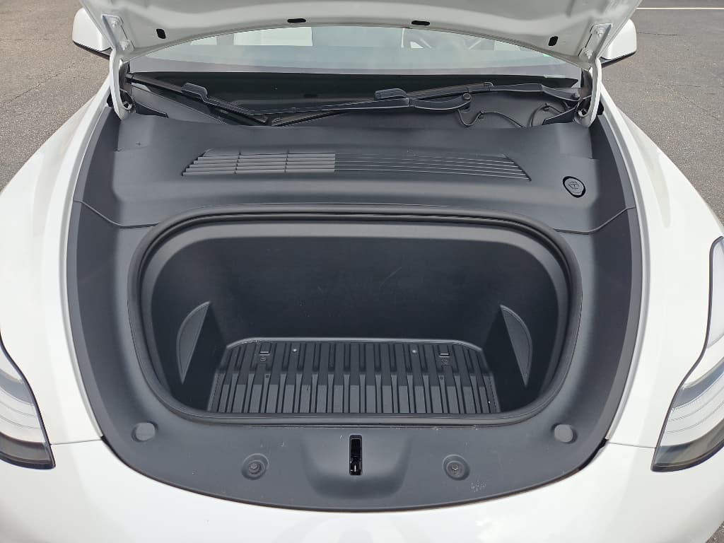 2021 Tesla Model Y view 19