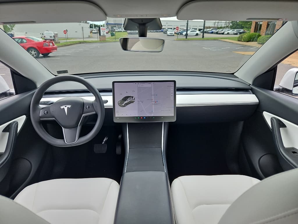 2021 Tesla Model Y view 13