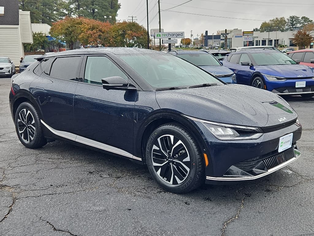 2022 Kia EV6 view 4