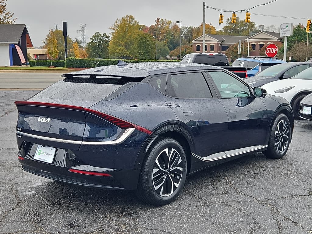 2022 Kia EV6 view 3