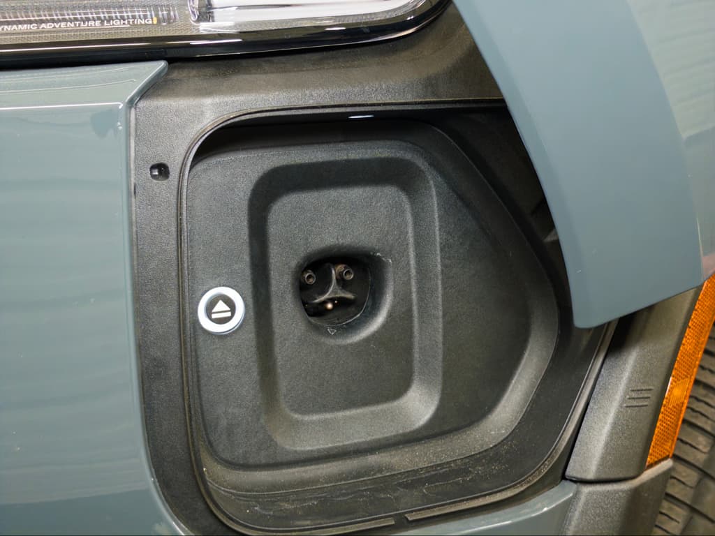 2026 Rivian R1S view 5
