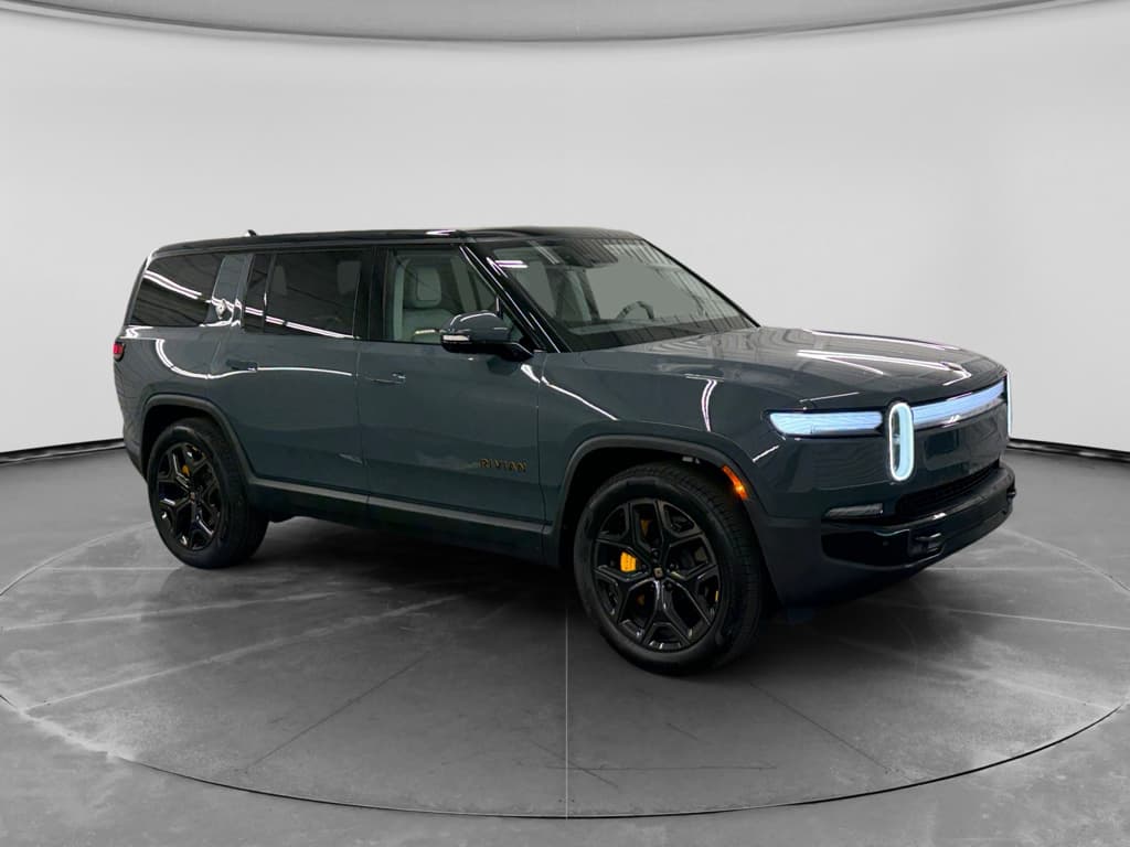 2026 Rivian R1S view 4