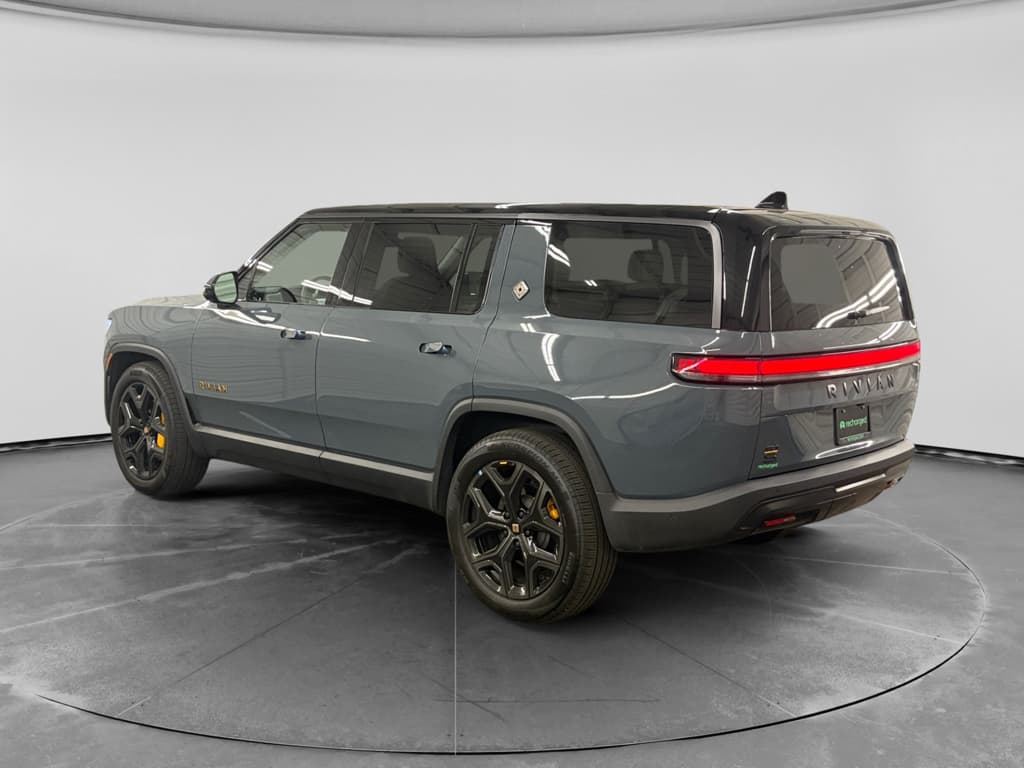 2026 Rivian R1S view 2