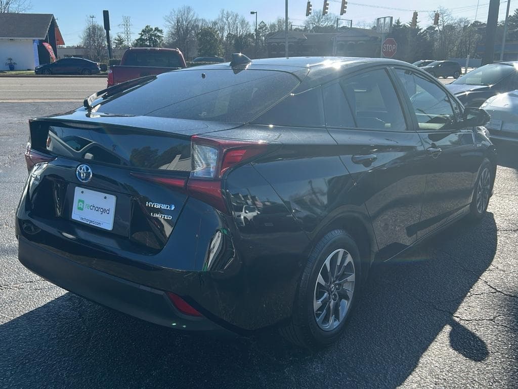 2019 Toyota Prius view 3