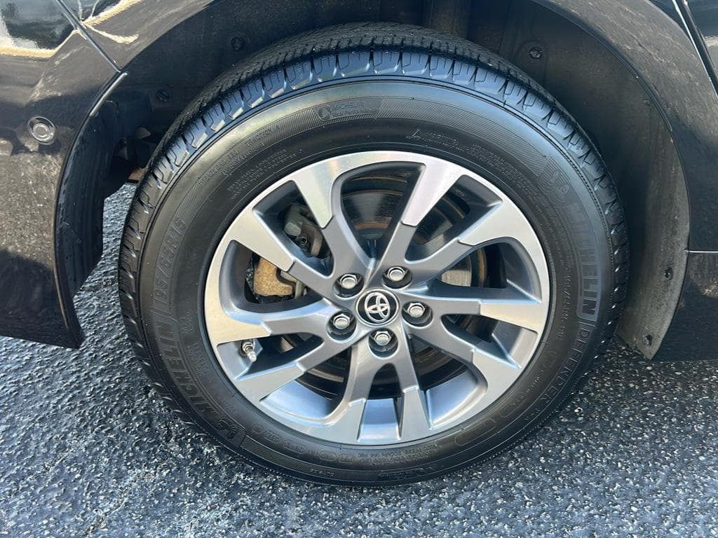 2019 Toyota Prius view 20