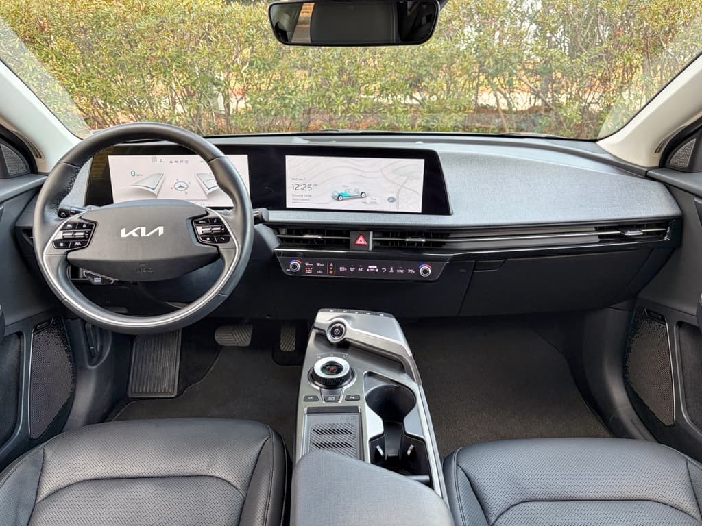 2022 Kia EV6 view 17