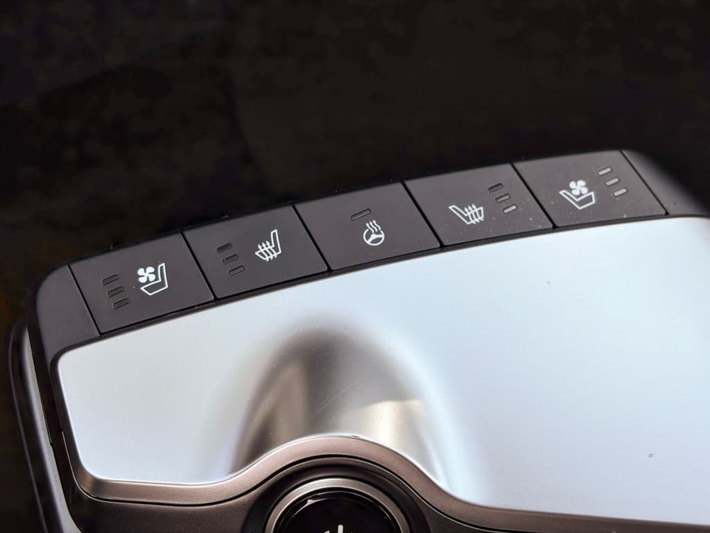 2022 Kia EV6 view 16