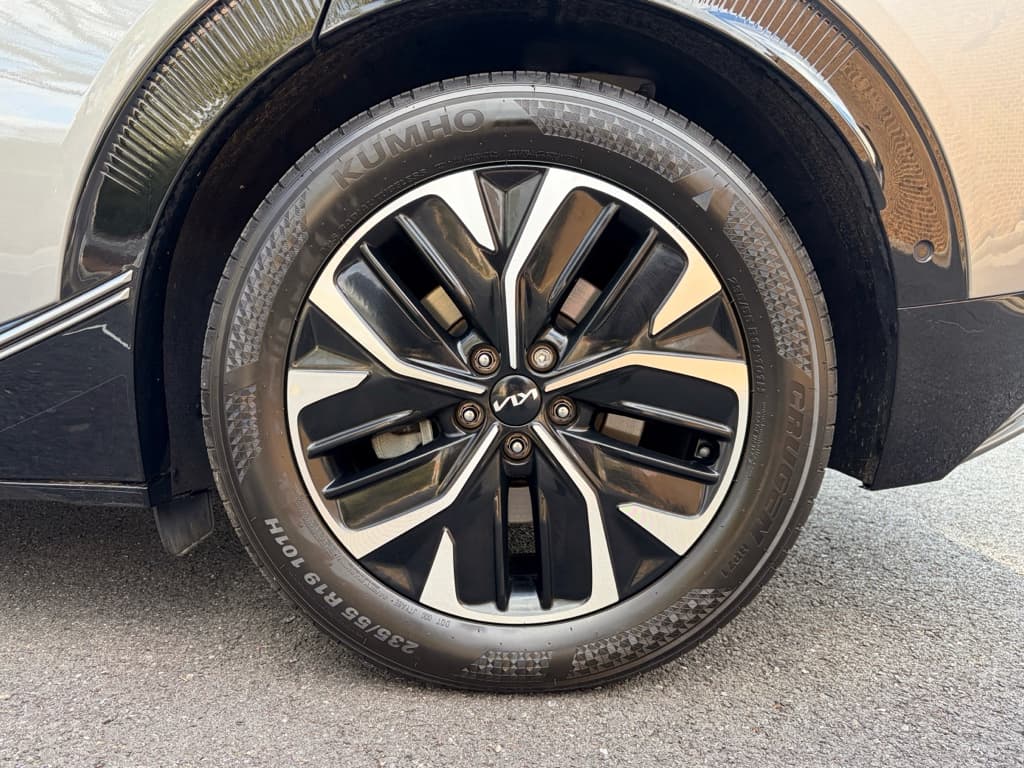 2022 Kia EV6 view 36