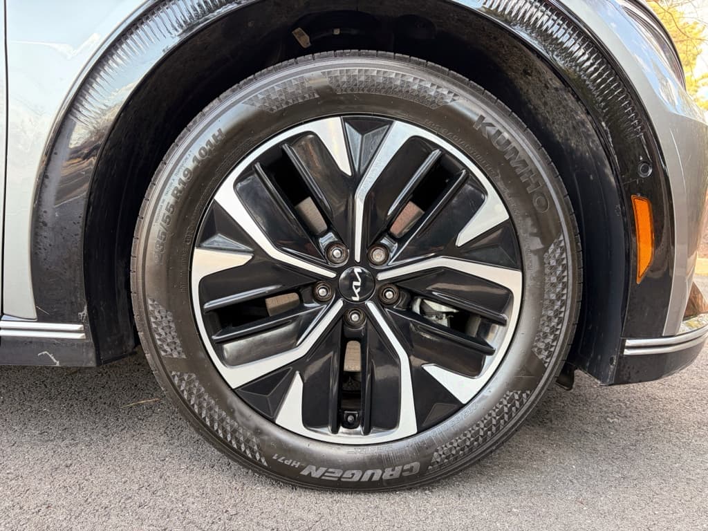 2022 Kia EV6 view 32