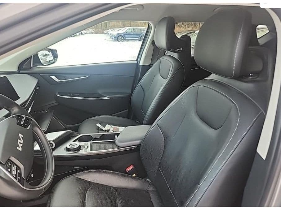 2022 Kia EV6 view 5